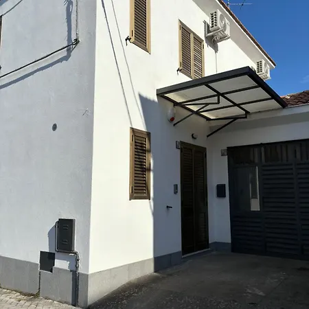 度假居 Viola's Charming House 加里